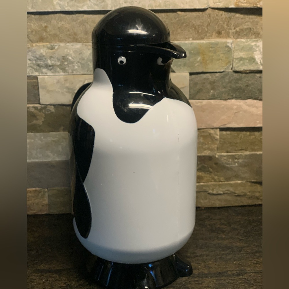 METROKANE | Vintage Penguin Insulated Pitcher